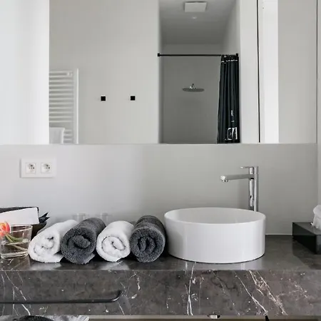 Maison12 - Design With Terrace And View Over Towers דירה גנט
